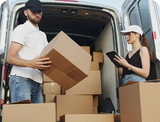 déchargement de la caisse du camion