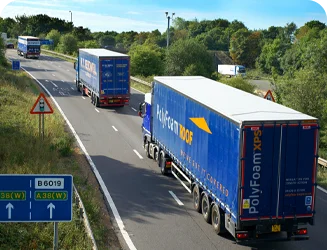 frota em movimento na estrada