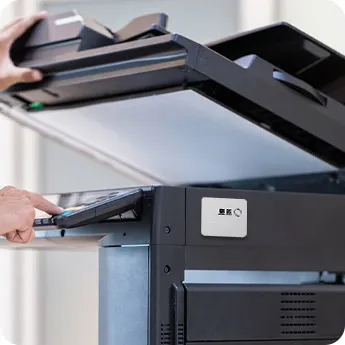 Instalação de etiqueta de ativo de papel UT1 na impressora