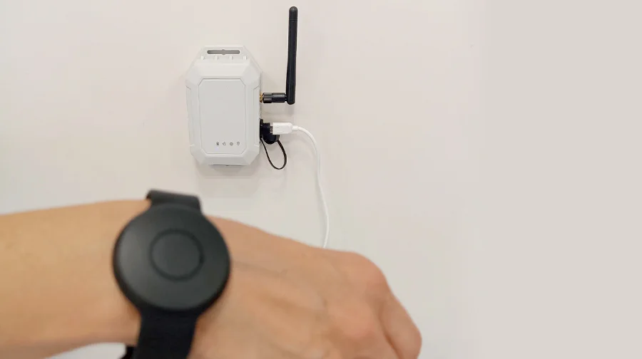 Установлен сотовый шлюз MKGW4 для подсчета посетителей по протоколу BLE с использованием браслетов для персонала W6.
