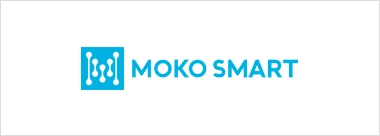흰색 배경에 청록색 서체로 된 가로형 MOKO SMART 브랜드 마크.